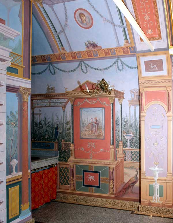 Притвор Храма Св. Елисаветы в Покровском-Стрешневе. В центре – фреска «Помазание Давида на царство»